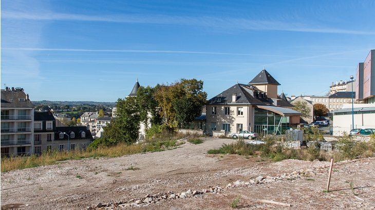 La parcelle est située à l'emplacement de l'ancienne maternité